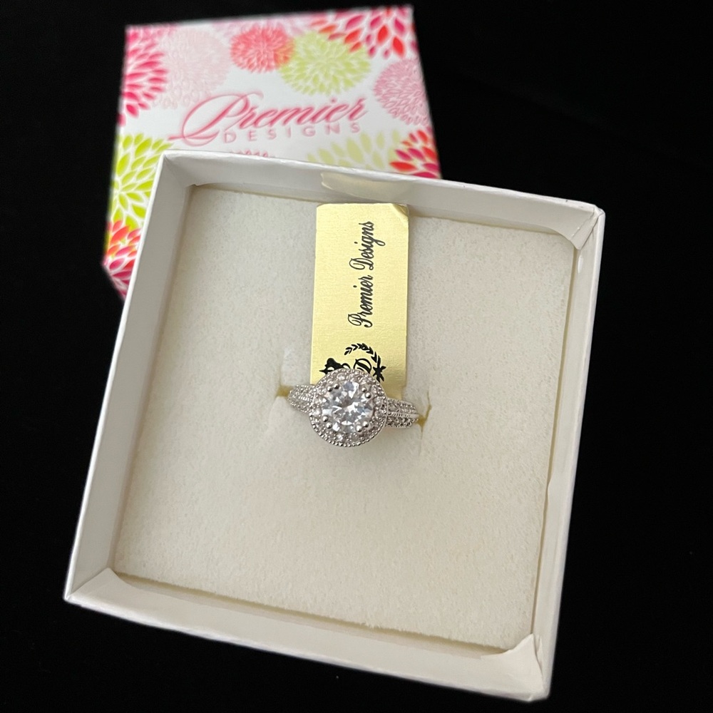 Premier Designs “Laura” ring, size 8